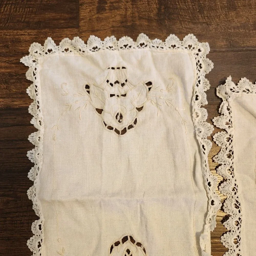 Vtg Embroidered Beige Flower Basket Cottage Core Floral Handkerchief Napkin Set